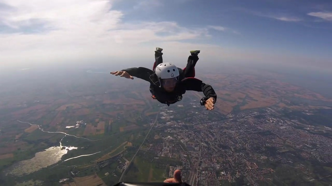 Bartek's passion - skydiving