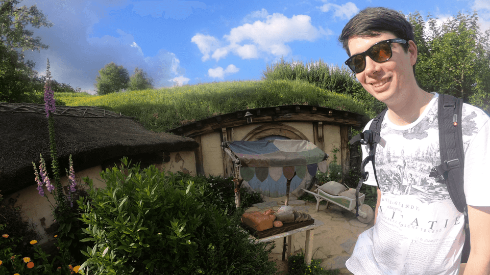 Jacek in Hobbiton - New Zealand